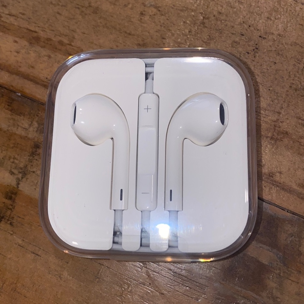 Apple iPhone earbuds NWOT in original plastic wrap and USB plug-in adapter